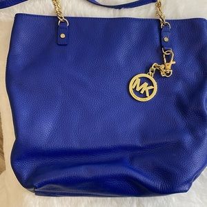 I love the color and super soft